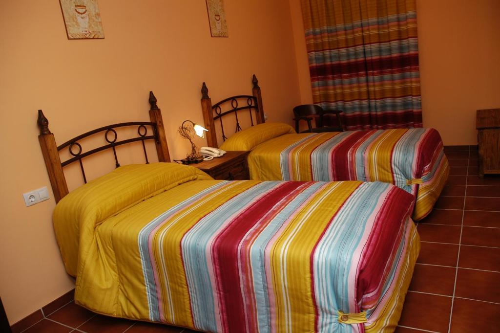 Hotel Rural Los Chaparros Freila Ruang foto